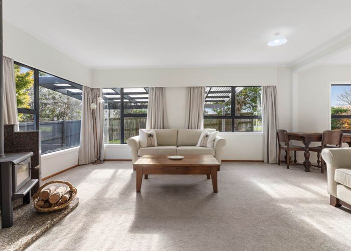  at 8A Valley View Road, Glenfield, North Shore City, Auckland
