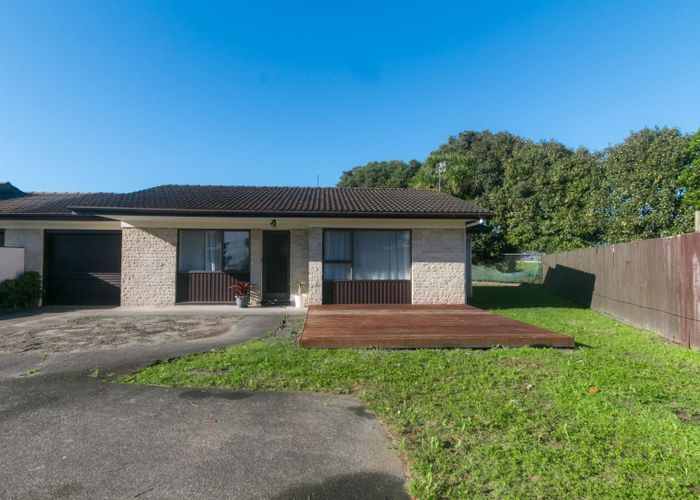  at 2/13 Frank Evans Place, Henderson, Waitakere City, Auckland