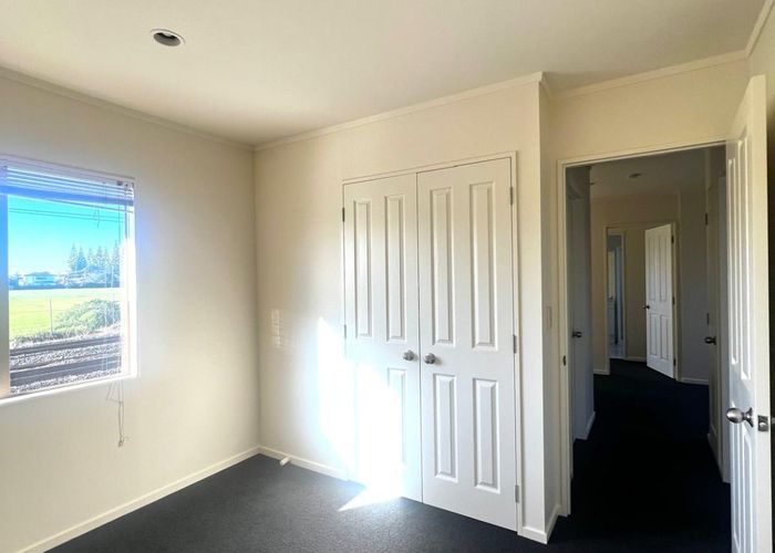  at 3 Lockingston Avenue, Henderson, Waitakere City, Auckland