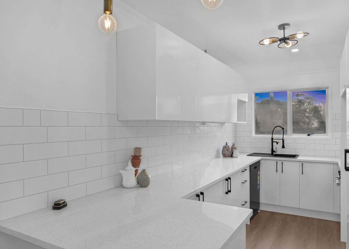  at 6/1 Ribblesdale Road, Henderson, Auckland