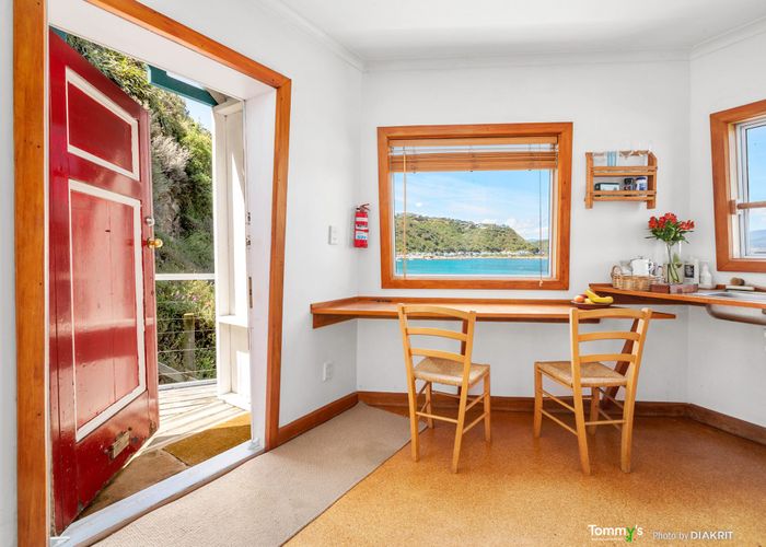  at 326 The Esplanade, Island Bay, Wellington