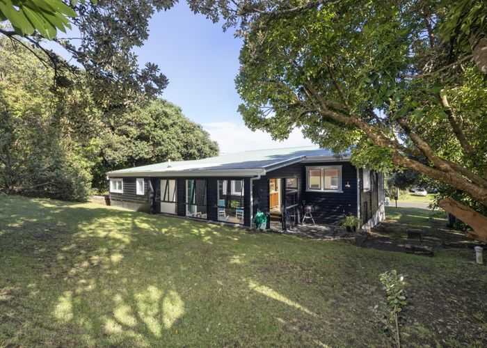  at 49 North Piha Road, New Lynn