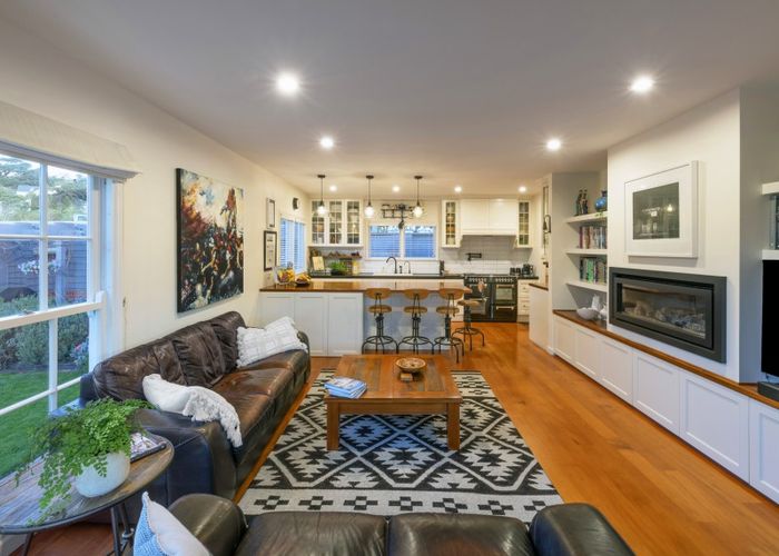  at 8 Pine Terrace, Karori, Wellington