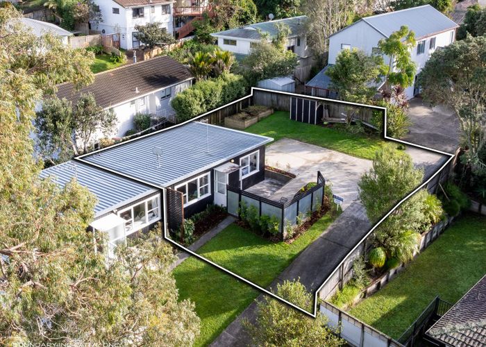 at 2/6 Tallington Crescent, Torbay, North Shore City, Auckland