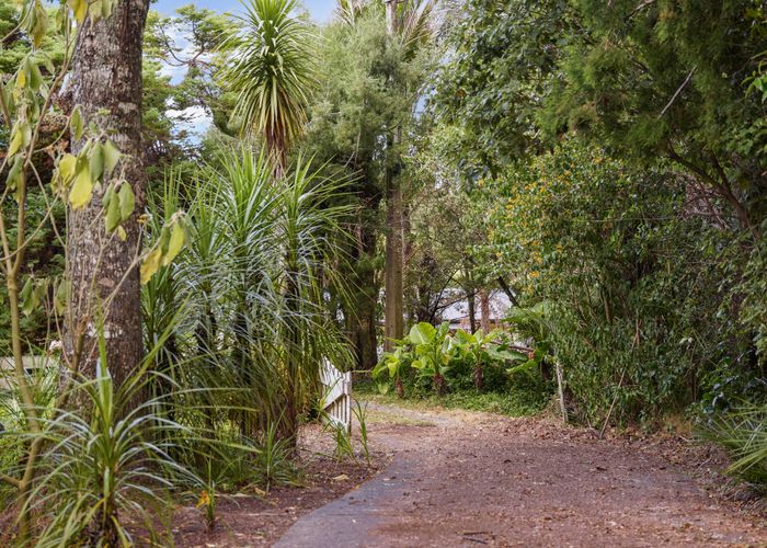  at 35 Bush Road, Waiatarua, Auckland