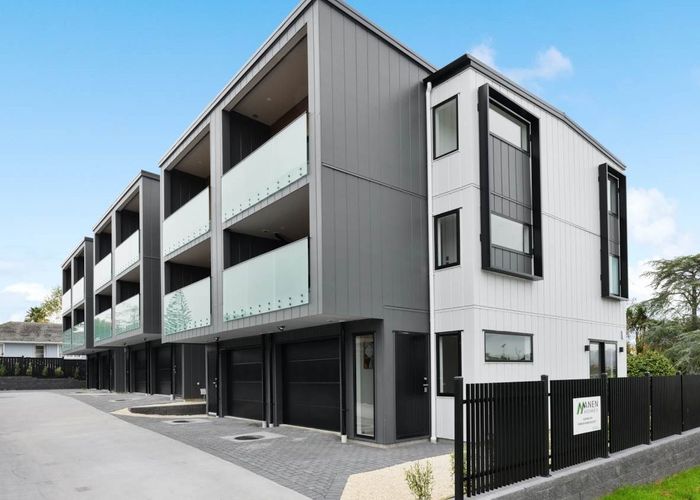  at 24F Essex Street, Te Atatu South, Auckland