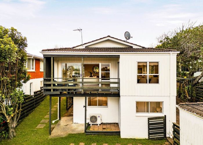  at 15 Ravenwood Drive, Forrest Hill, North Shore City, Auckland