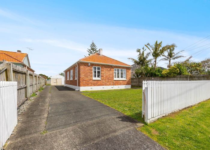  at 62 Parkinson Avenue, Mount Roskill, Auckland City, Auckland