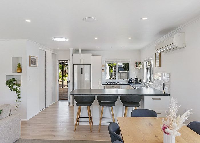  at 33 Third View Avenue, Beachlands, Auckland