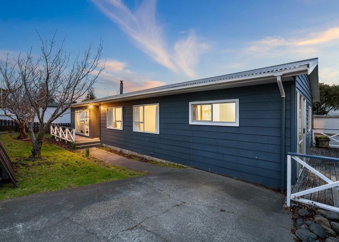  at 2 Pascoe Avenue, Paremata, Porirua, Wellington