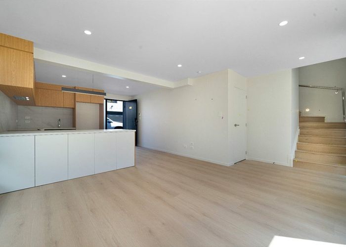  at 1/16 Hewlett road, Massey, Waitakere City, Auckland