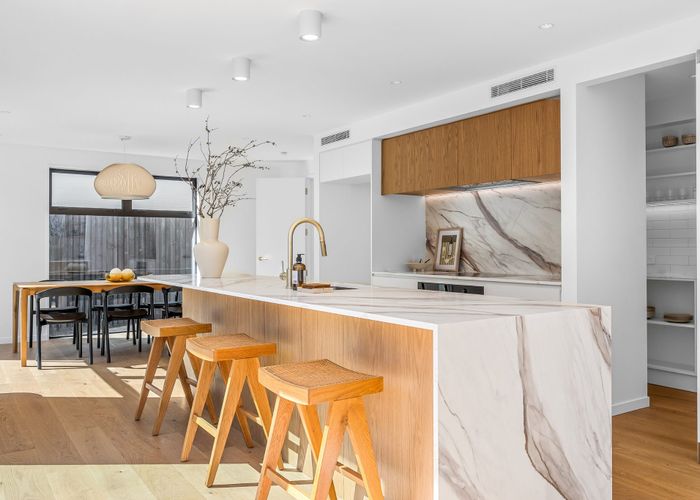  at 2/17 Hewitts Road, Merivale, Christchurch City, Canterbury