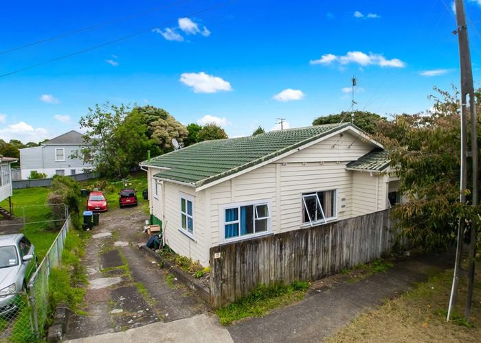  at 30 Grove Road, Sandringham, Auckland