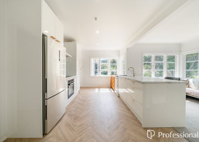  at 6 Te Whiti Grove, Korokoro, Lower Hutt, Wellington