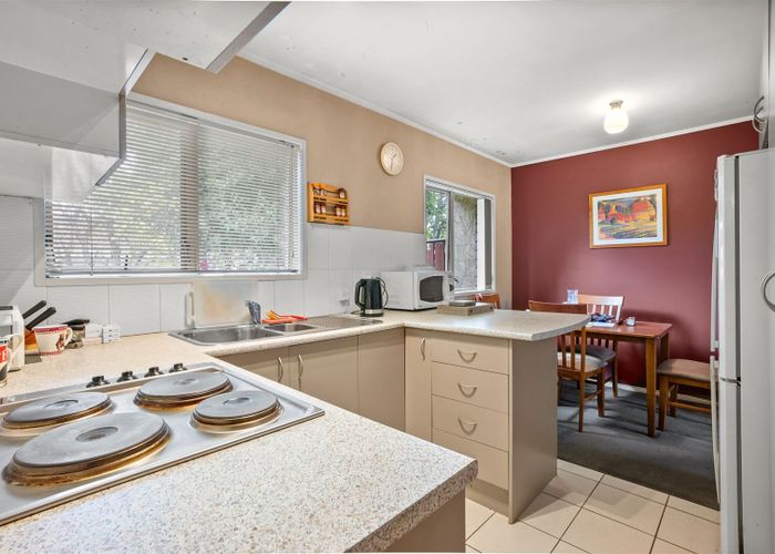 at 2/15 Hayward Road, Papatoetoe, Auckland