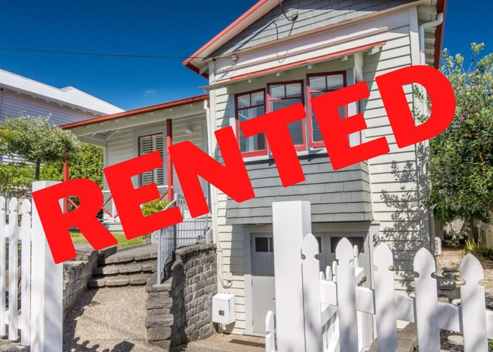  at 37 Kiwi Road, Stanley Point, Auckland