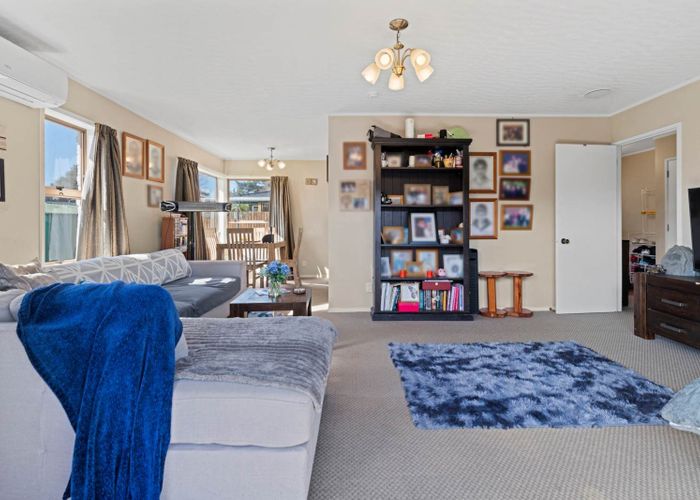  at 2/1 Glengowan Place, Conifer Grove, Papakura, Auckland