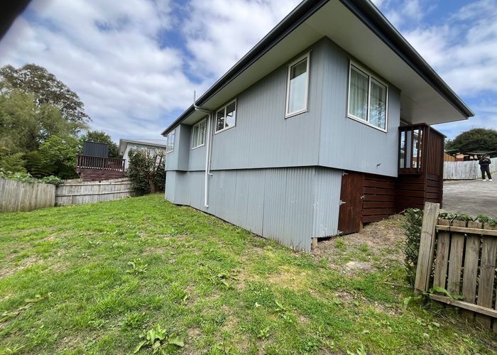  at 11A Hollinbrigg Avenue, Manurewa East, Manukau City, Auckland