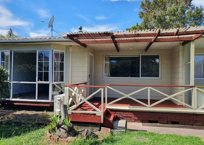  at 4/11A Bayside Avenue, Te Atatu Peninsula, Waitakere City, Auckland