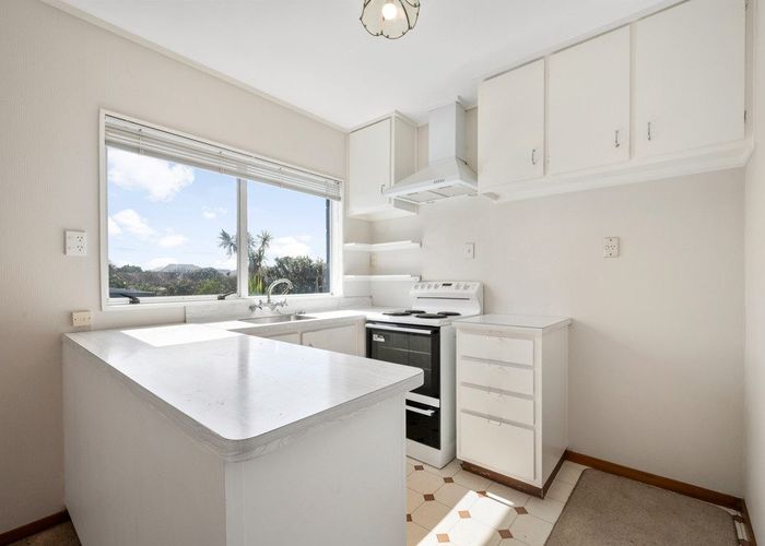  at 8/218 Onepu Road, Lyall Bay, Wellington