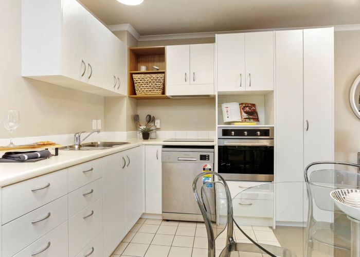  at 27/8 Carolina Place, Albany, North Shore City