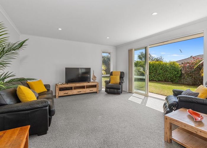  at 14 Roto View, One Tree Point