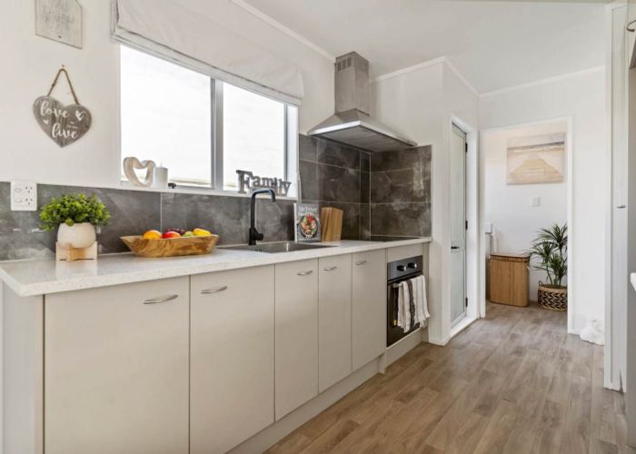  at 2/22 Tamworth Cl, Manurewa, Manukau