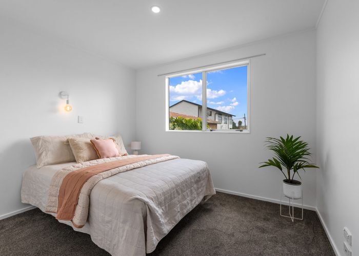  at 3/56 Flanshaw Road, Te Atatu South, Auckland