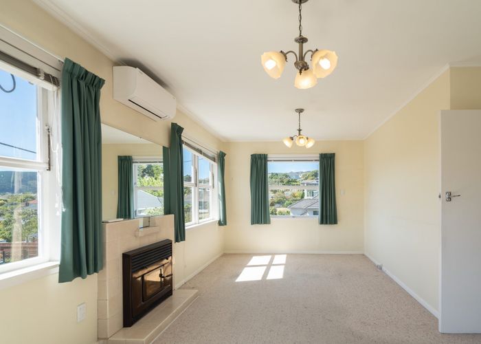  at 27 Larsen Crescent, Tawa, Wellington