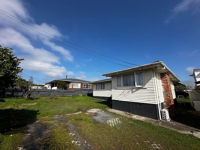  at 11 Marlowe Road, Blockhouse Bay, Auckland City, Auckland