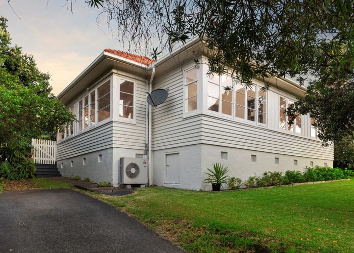  at 18 Cautley Street, Stanley Point, Auckland