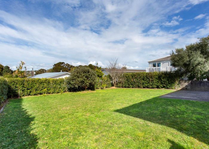  at 32 Valley View Road, Glenfield, North Shore City, Auckland
