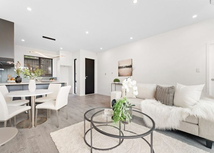 at 1/122 Archibald Road, Kelston, Auckland