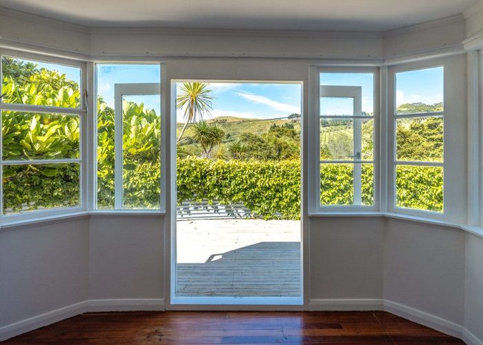  at 10 Te Makiri Road, Onetangi, Waiheke Island