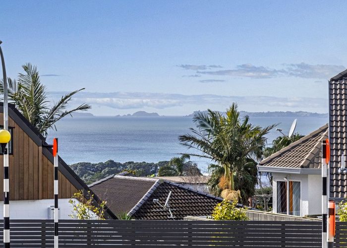  at 1/208 East Coast Road, Forrest Hill, Auckland