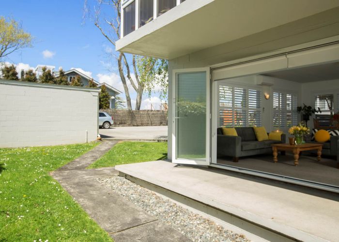  at 2/36 Clonbern Road, Remuera, Auckland