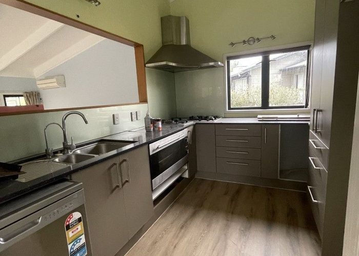  at 8 Fitzherbert Ave, West Harbour, Waitakere City, Auckland