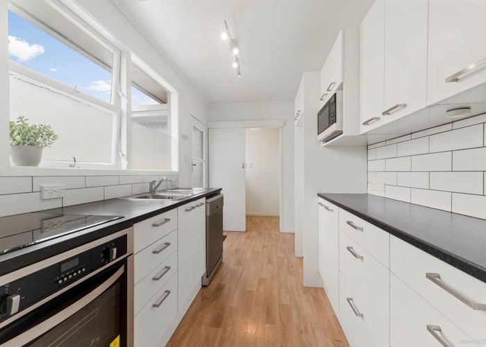  at 18 Lingfield Street, Glenfield, North Shore City, Auckland