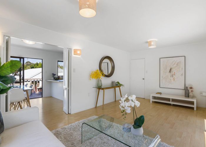  at 6 Everglade Drive, Goodwood Heights, Auckland