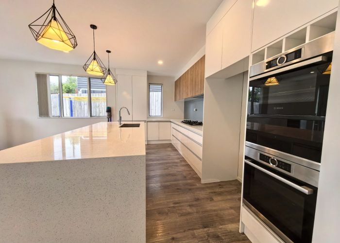  at 8B Albany Highway, Greenhithe, Auckland