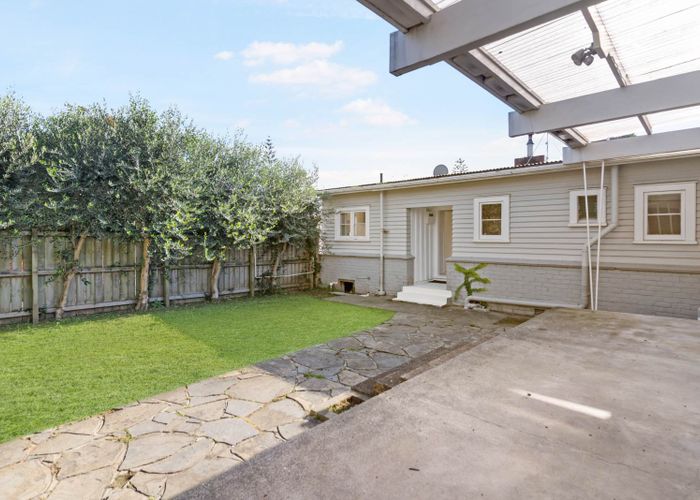  at 22 Vine Street, Mangere East, Auckland