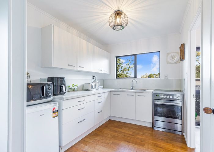  at 1/6 Peterhouse Place, West Harbour, Auckland