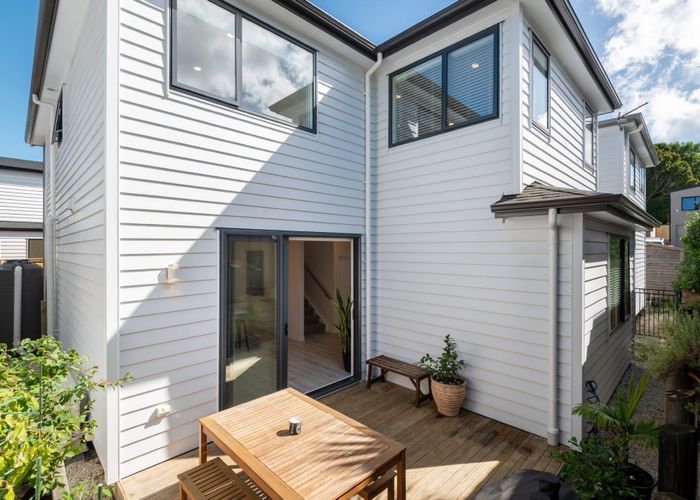  at 4b Rosalind Road, Glenfield, North Shore City, Auckland