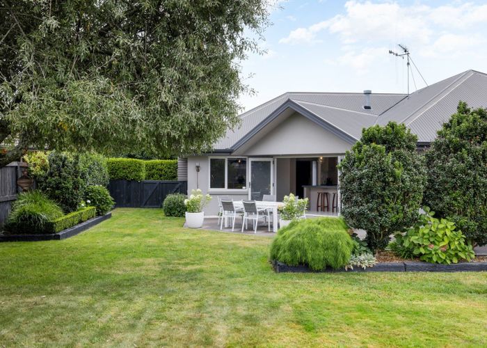  at 3 Ravenscourt Place, Huntington, Hamilton