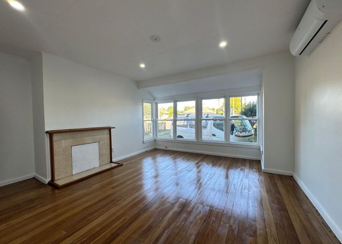 at 34 Ropata Avenue, Point England, Auckland