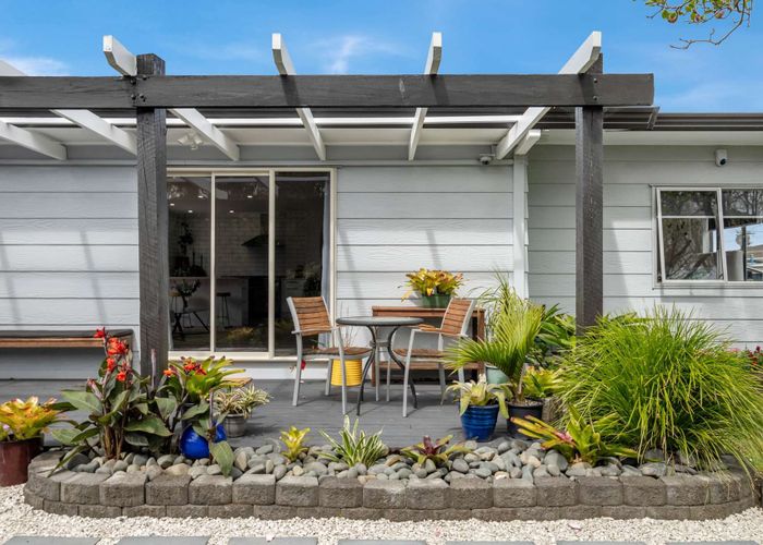  at 2/1 Woodside Road, Massey, Waitakere City, Auckland