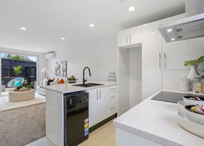  at 2/70A Barrack Road, Mount Wellington, Auckland City, Auckland