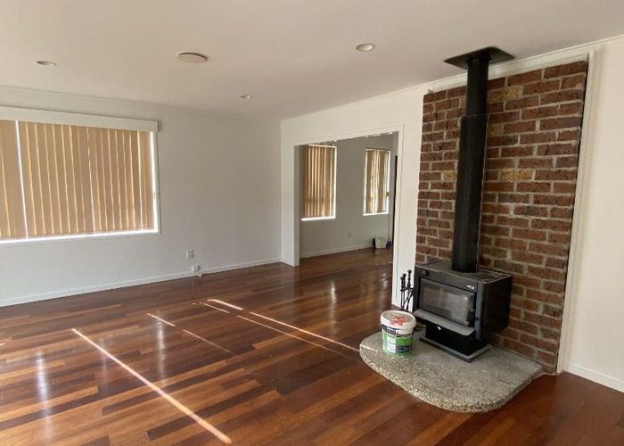  at 5 Kama Place, Sunnynook, North Shore City, Auckland