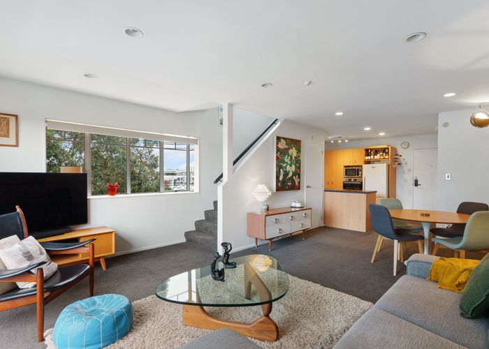  at 6/2 Atarangi Road, Greenlane, Auckland
