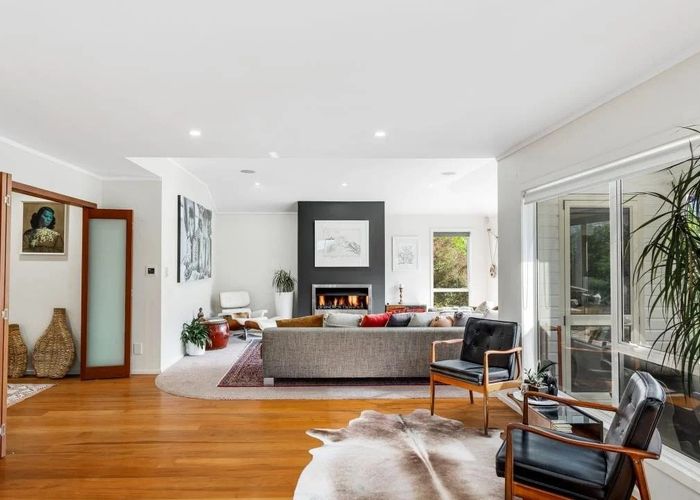  at 9 Sandown Road, Rothesay Bay, North Shore City, Auckland